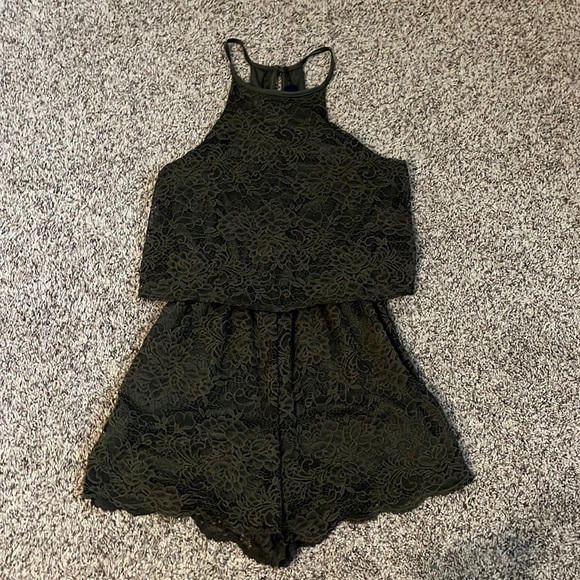 Francesca's Collections Pants - Cute green romper